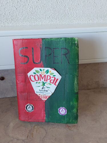 Livro Super Homem / Super "Compal" feito exclusivamente com embalagens da Compal (parte metalizada)
